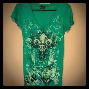 *Beautiful green Daytrip tee w/rhinestones and rock & roll design!